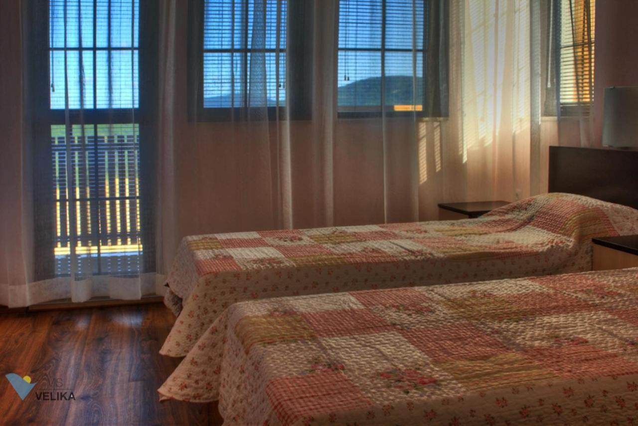 Vis Velika Bed & Breakfast Exterior photo